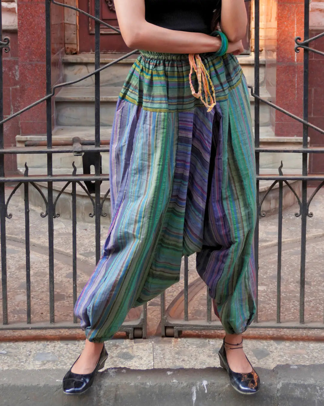 indie breeze green harem pants female pocket closeup